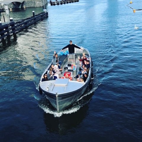 Visite en bateau avec guide francais.